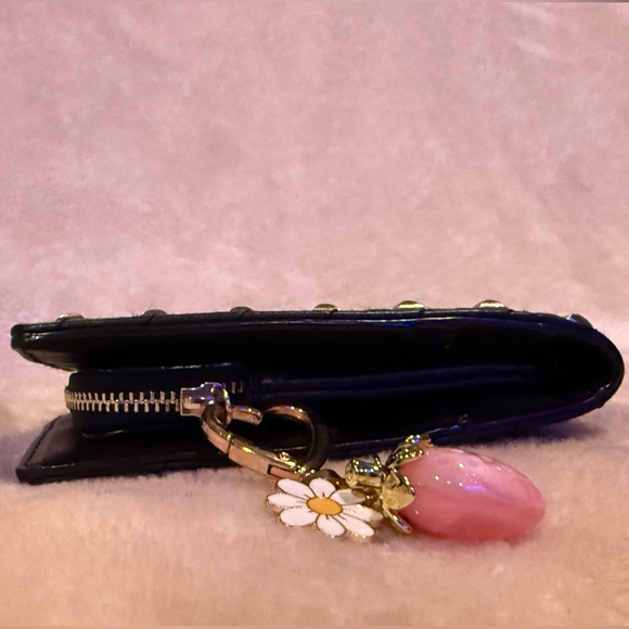 Victoria’s Secret Black Studded V-Quilt Women Wallet Magnetic Clasp Zipper Pouch - Picture 7 of 16